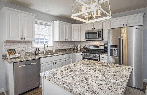 Town Bank House | Cape May Heated Swim Spa Oasis Sleeps 8, Dog & EV Friendly