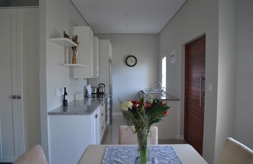 Trawal House | Cape Town Luxury Self Catering Home in a Working Wine Farm - Family Friendly