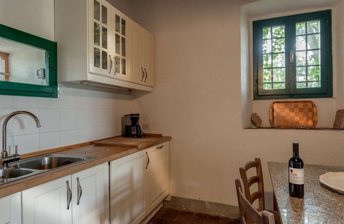 Carmignano House | Capezzana di Sopra: a Tuscan Farmhouse with 6 bedrooms and Pool