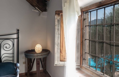 Carmignano House | Capezzana di Sopra: a Tuscan Farmhouse with 6 bedrooms and Pool