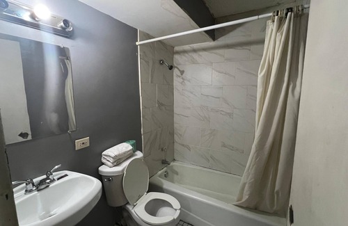 Greater Grand Crossing Hotel | Capital O Empire Motel Chicago I-94