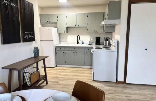 Springfield Apartment | Capital Suite on 6th Street - King Bed/Downtown!