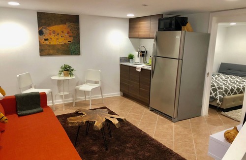 Kingman Park Bed & Breakfast | Capitol Hill Cozy w/Private Entrance Bsmt on a Budget - Sleeps 4, Free Parking