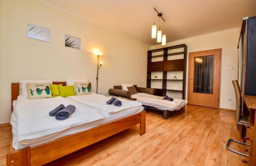 Ferencvaros Apartment | Cappuccino Apartment with Balcony and FREE PARKING