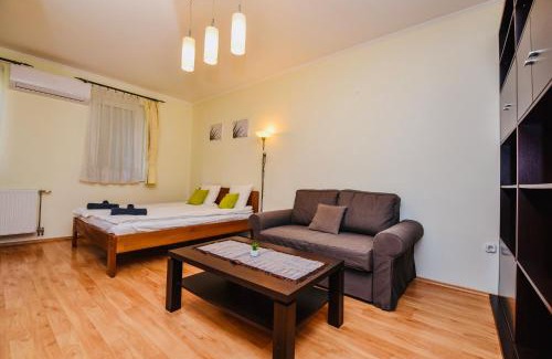 Ferencvaros Apartment | Cappuccino Apartment with Balcony and FREE PARKING
