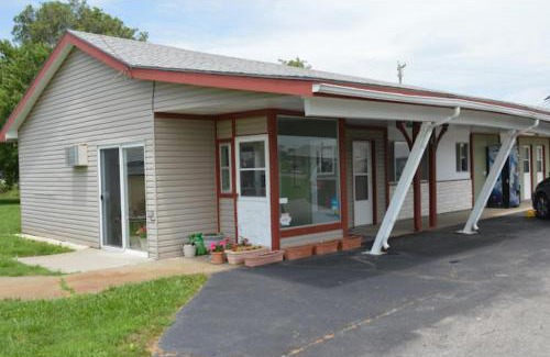 Elwood Hotel | Capri Motel By OYO Elwood, Wathena