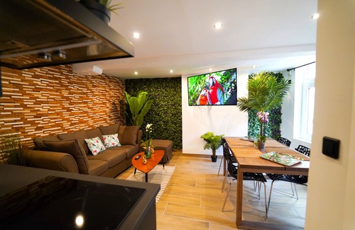 Valenciennes Apartment | Capsule Jungle