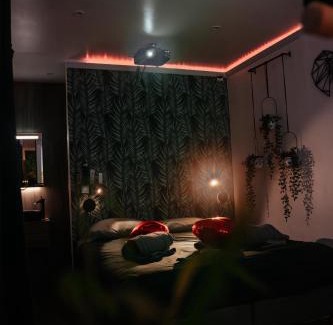 Trith-Saint-Leger Apartment | Capsule Thailande I Sauna I Balnéo I Console I jeux en bois I Cinéma I cour intérieure