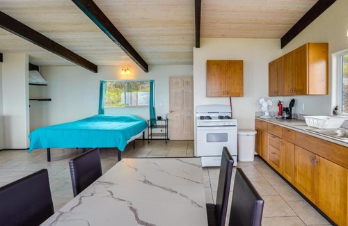 Captain Cook Apartment | Captain Cook Bungalow with Panoramic Ocean Views!