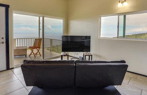 Captain Cook Apartment | Captain Cook Bungalow with Panoramic Ocean Views!