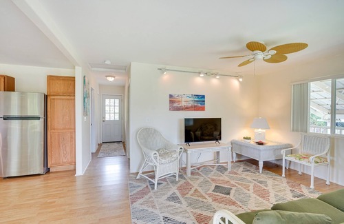 Papa House | Captain Cook Home on Quiet 3 Acres w/Fruit Trees