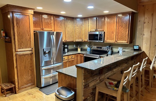 Cub Run House | Captain's Cove+ Nolin Lake + Mammoth Cave + Arcade + Hot Tub, Expansive Lakefront Home on Nolin Lake