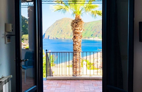 Canneto Condo | Captain's House FLAT F - 5 minutes from the beach!