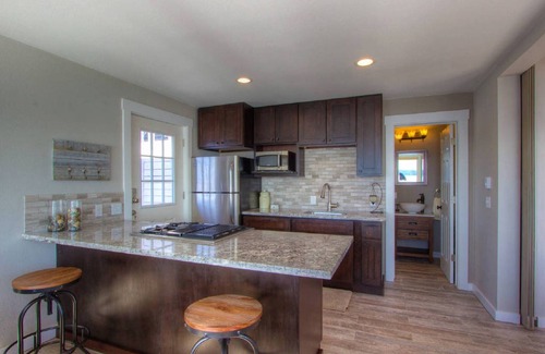 Gig Harbor House | Captain's House- Luxury Beachfront Home. 2 Levels for group fun or privacy