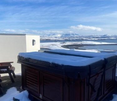 Roskhill House | Captain's Rest with Hot Tub and Sauna