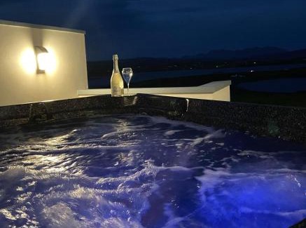 Roskhill House | Captain's Rest with Hot Tub and Sauna