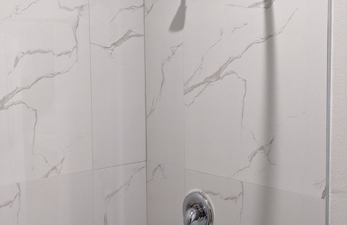 Mont Belvieu Hotel | Captain Suites