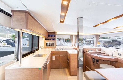 Road Town Boat Rental | Captained, or bareboat, yacht for island hopping and dining in the amazing BVI!n
