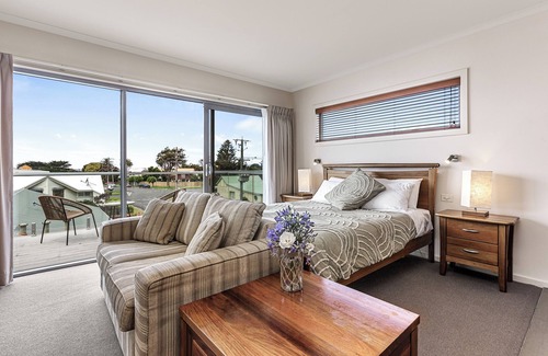 Apollo Bay Hotel | Captains At The Bay