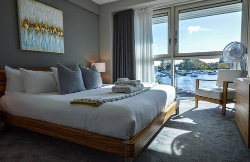 Christchurch Hotel | Captains Club Hotel