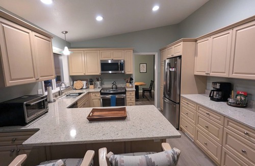 Langley House | Captains Quarters - 4 bdrm, newly remodeled - walk to the beach