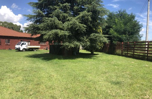Springs Apartment | Captivating 1-Bed Studio in Springs - Home Way