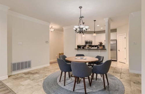 West Campus Apartment | Captivating 4BR Haven with Park View near DT