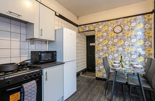 Horwich House | Captivating 5-Bed House in Horwich Bolton