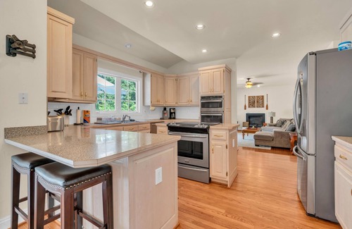 Bumpass House | CAPTIVATING WATERFRONT ! with all amenities