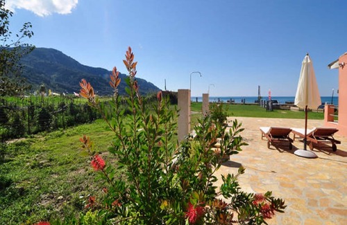 Agios Georgios Pagon House | Caramela beach house