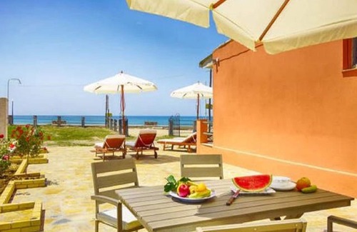Agios Georgios Pagon House | Caramela beach house