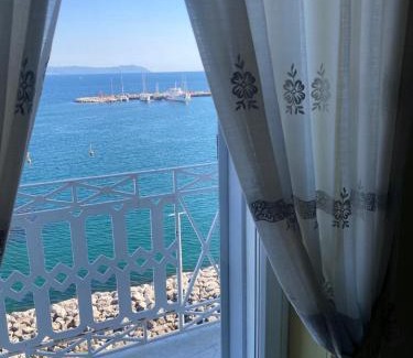 Chiaia House | Caracciolo Seafront Charme Home