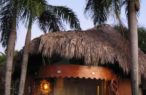 Puerto Bahia Villa | Caracoles House is a "treasure chest" of a house that directly overlooks the sea.