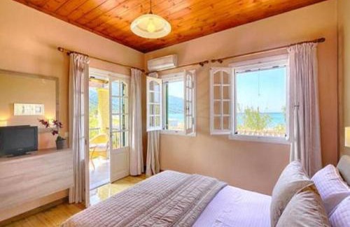 Agios Georgios Pagon House | Caramela Beach House