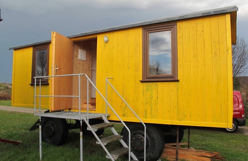 Buchberg Cabin | Caravan 2, left side - Caravan in the Wangelin garden with summer kitchen -