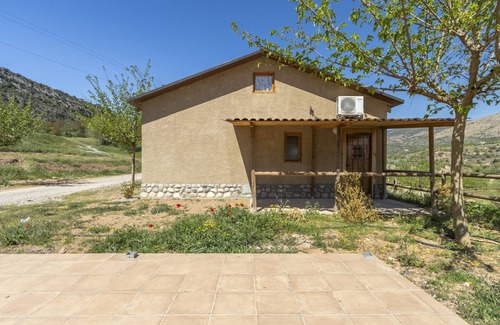 Alos de Balaguer RV Rental | Caravan 'Bungalow 3' with Mountain View, Wi-Fi and Air Conditioning
