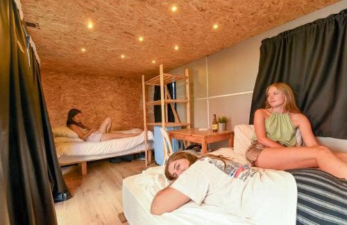 Neve Tzedek Hostel | Caravan Hostel Tel Aviv By Roger Age 18-45