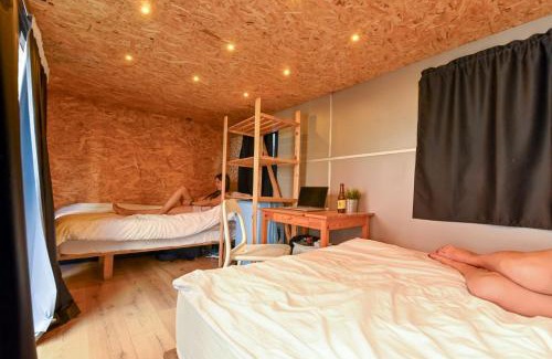 Neve Tzedek Hostel | Caravan Hostel Tel Aviv By Roger Age 18-45