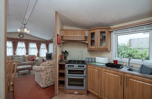 Bangor Cottage | Caravan @ Ysgubor - sleeps 6 guests in 2 bedrooms
