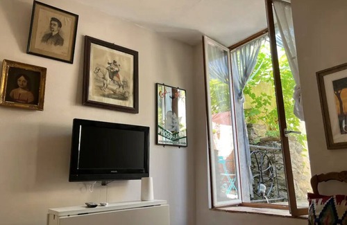 Trebes Cottage | Carcassonne and Canal de Midi Romantic Cottage