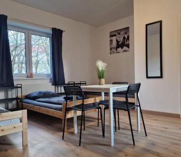 Laa an der Thaya Apartment | CARDA HAUS "Zimmer für entspannte Gäste - Einfach & Komfortabel"