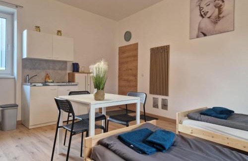 Laa an der Thaya Apartment | CARDA HAUS "Zimmer für entspannte Gäste - Einfach & Komfortabel"