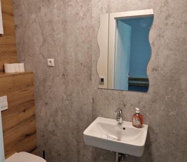 Laa an der Thaya Apartment | CARDA HAUS "Zimmer für entspannte Gäste - Einfach & Komfortabel"
