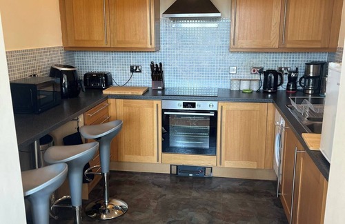 Castle Quarter Apartment | Cardiff Apt - Sleeps 6 - Castle & Stadium Nearby