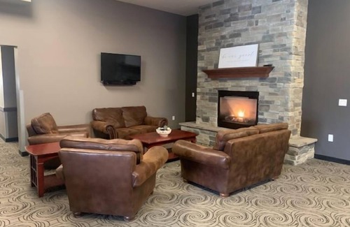 Albion Hotel | Cardinal Inn & Event Center