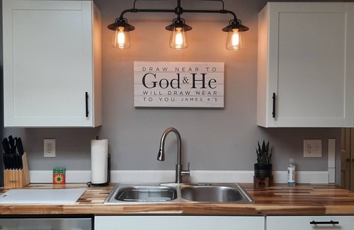 Sierra Vista House | Cardinal Oasis, King, 1-bdrm, luxury shower, kitchen, pool/hot tub, BBQ, firepit