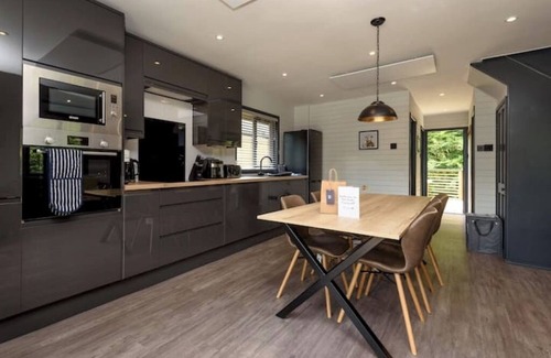 Looe Cabin | Cardinham Lodge : 3 bedroom - max 6 occ - VP5