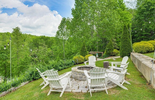 Rock Island House | Carefree on the Caney: Spacious 7-bedroom home on the Caney Fork River w/a dock