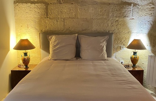 Coutras Bed & Breakfast | Carefully renovated house in quiet hamlet