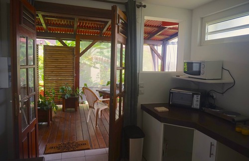 Port-Louis Apartment | Caribbean Creol 'Keys - studio anoli - 10 min walk from the beach and shops